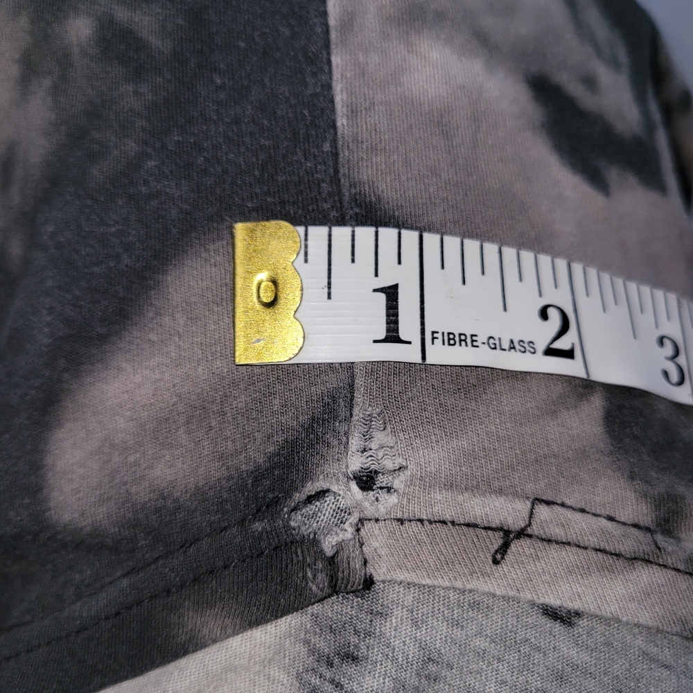 Hollister Black and Gray Curved Hem Tee - Picture 6 of 6